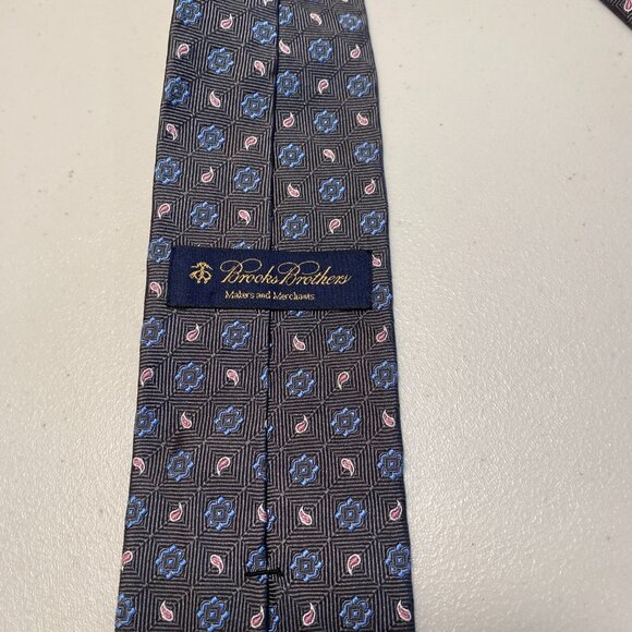 Brooks Brothers Makers and Merchants 100% Silk Tie Embroidered Paisley Flowers - Picture 2 of 10